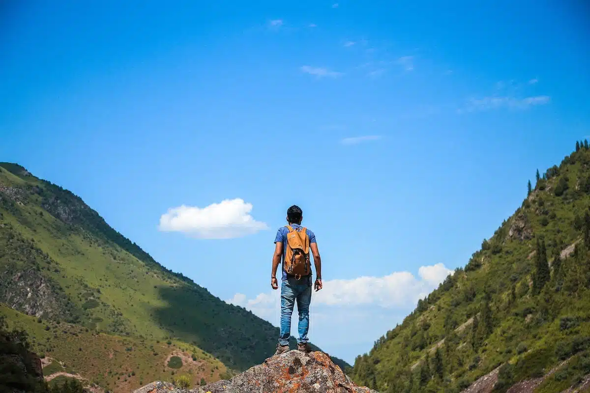 Les merveilles du trekking à travers les paysages du monde