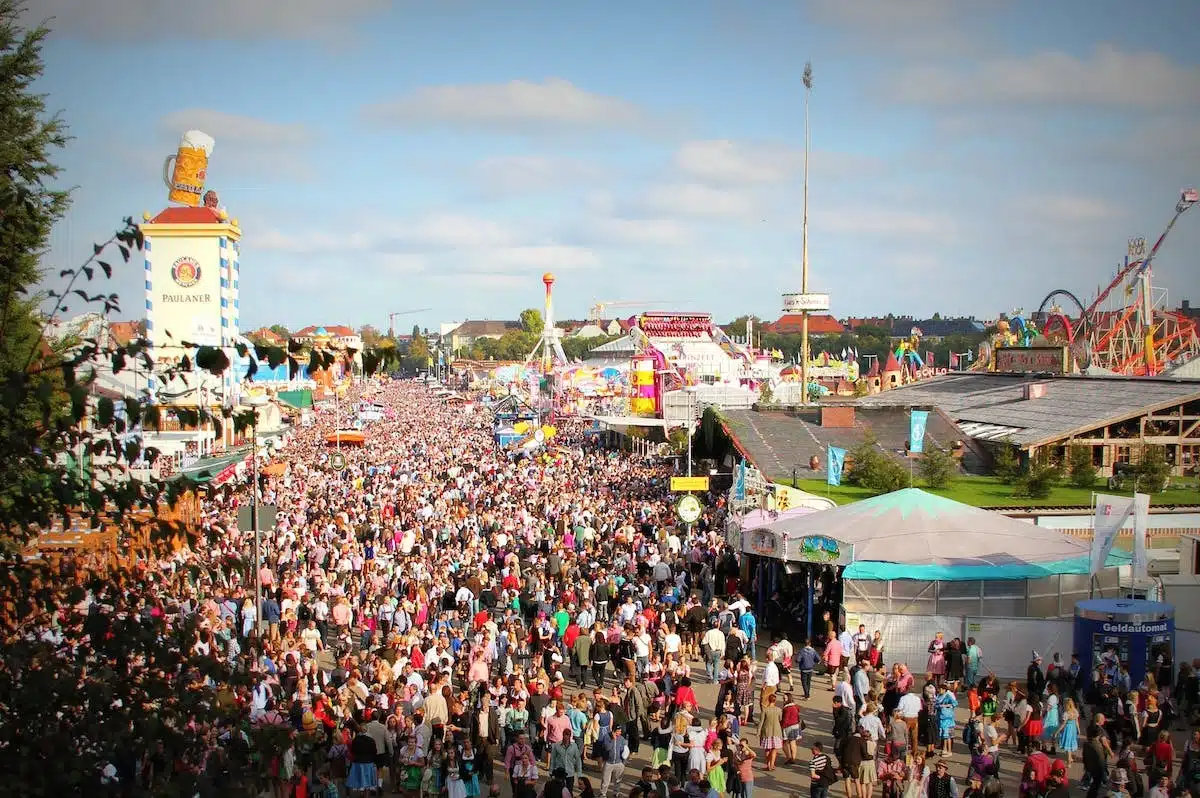 Les incontournables festivals et événements culturels lors de vos voyages