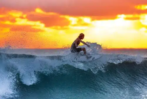 Top destinations de surf incontournables pour les amateurs de glisse