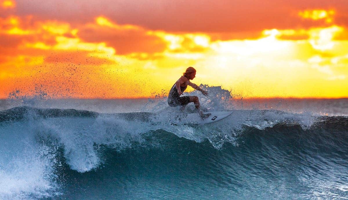 Top destinations de surf incontournables pour les amateurs de glisse