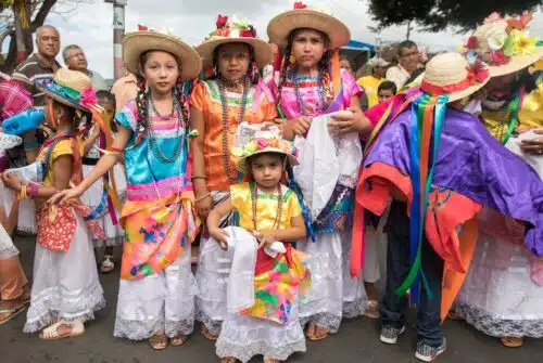 Plongez au cœur des traditions locales grâce à des activités culturelles inoubliables