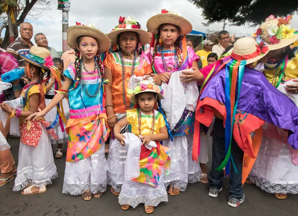 Plongez au cœur des traditions locales grâce à des activités culturelles inoubliables