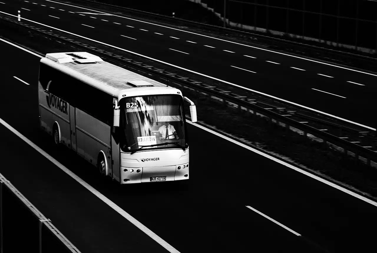 Le transport depuis l’aéroport : Choisir le service de navette idéal