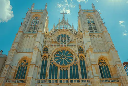 Découverte de la Cathédrale Saint Jean à Lyon : histoire et architecture