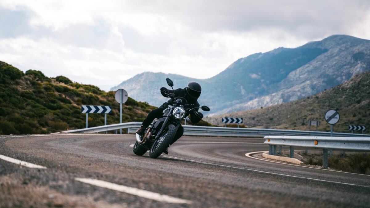 Faire le tour de la Corse à moto : ce qu'il faut savoir avant de partir